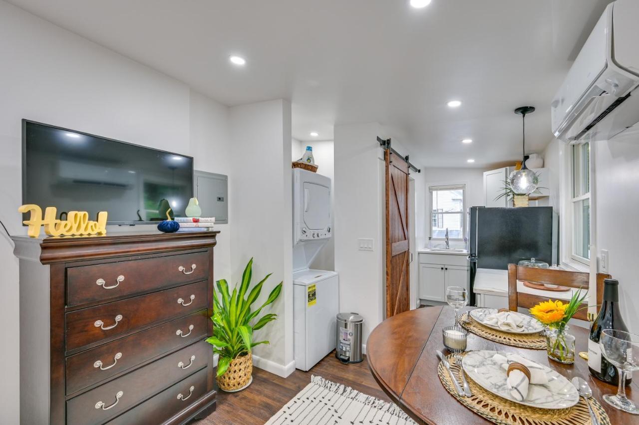 Charming 5 Mi To Salem! Apartment *