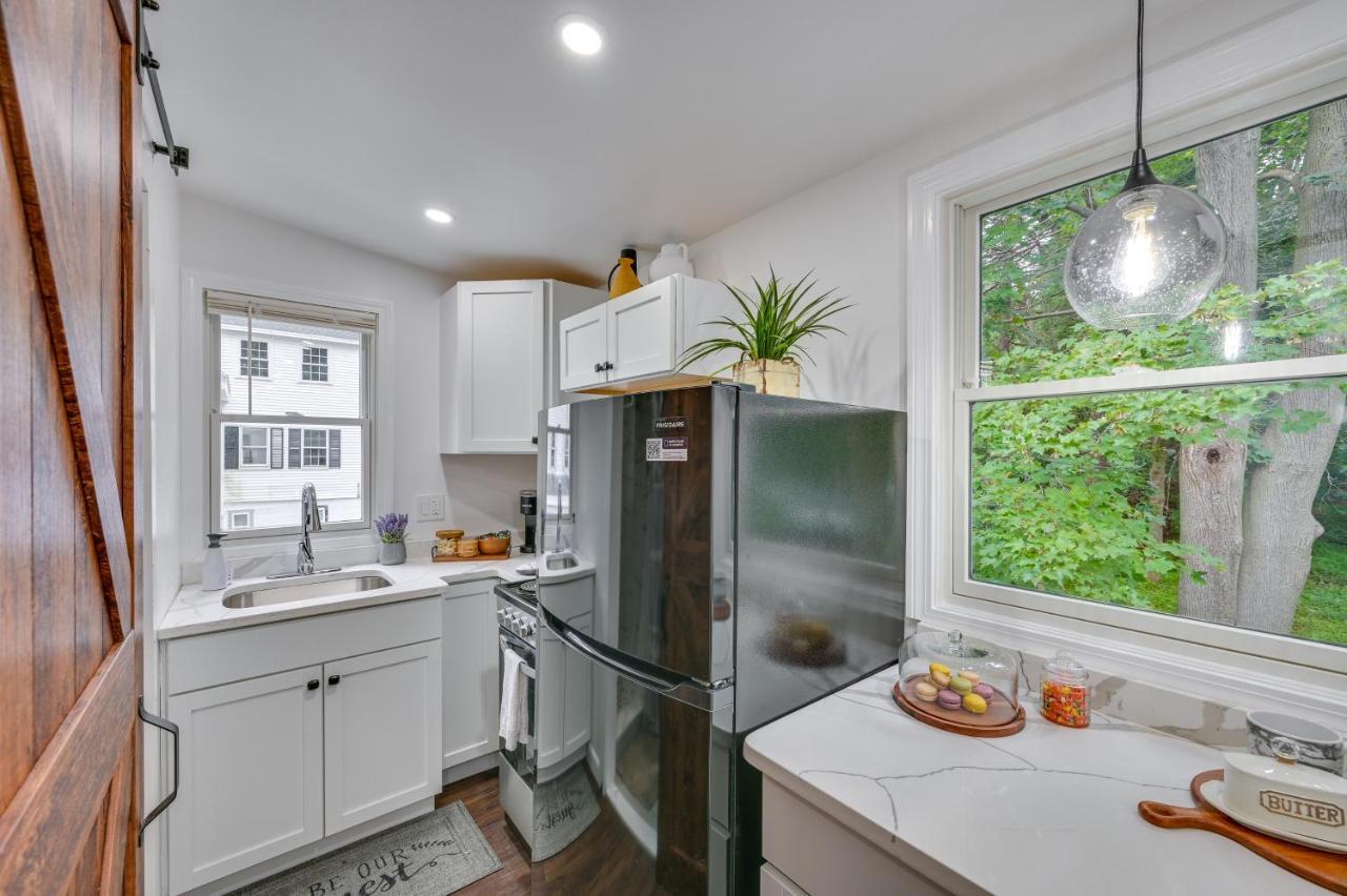 Charming 5 Mi To Salem! Apartment *
