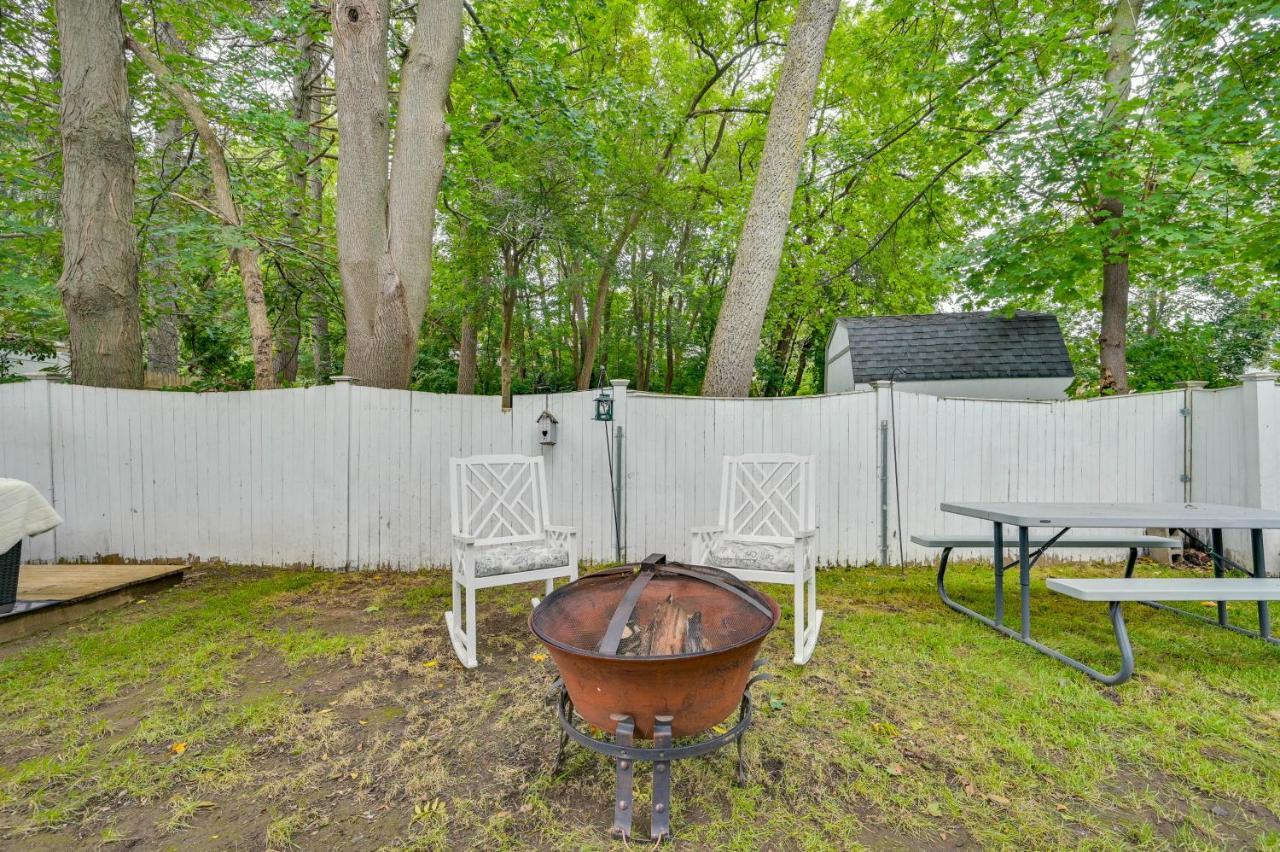 Charming 5 Mi To Salem! Apartment Danvers